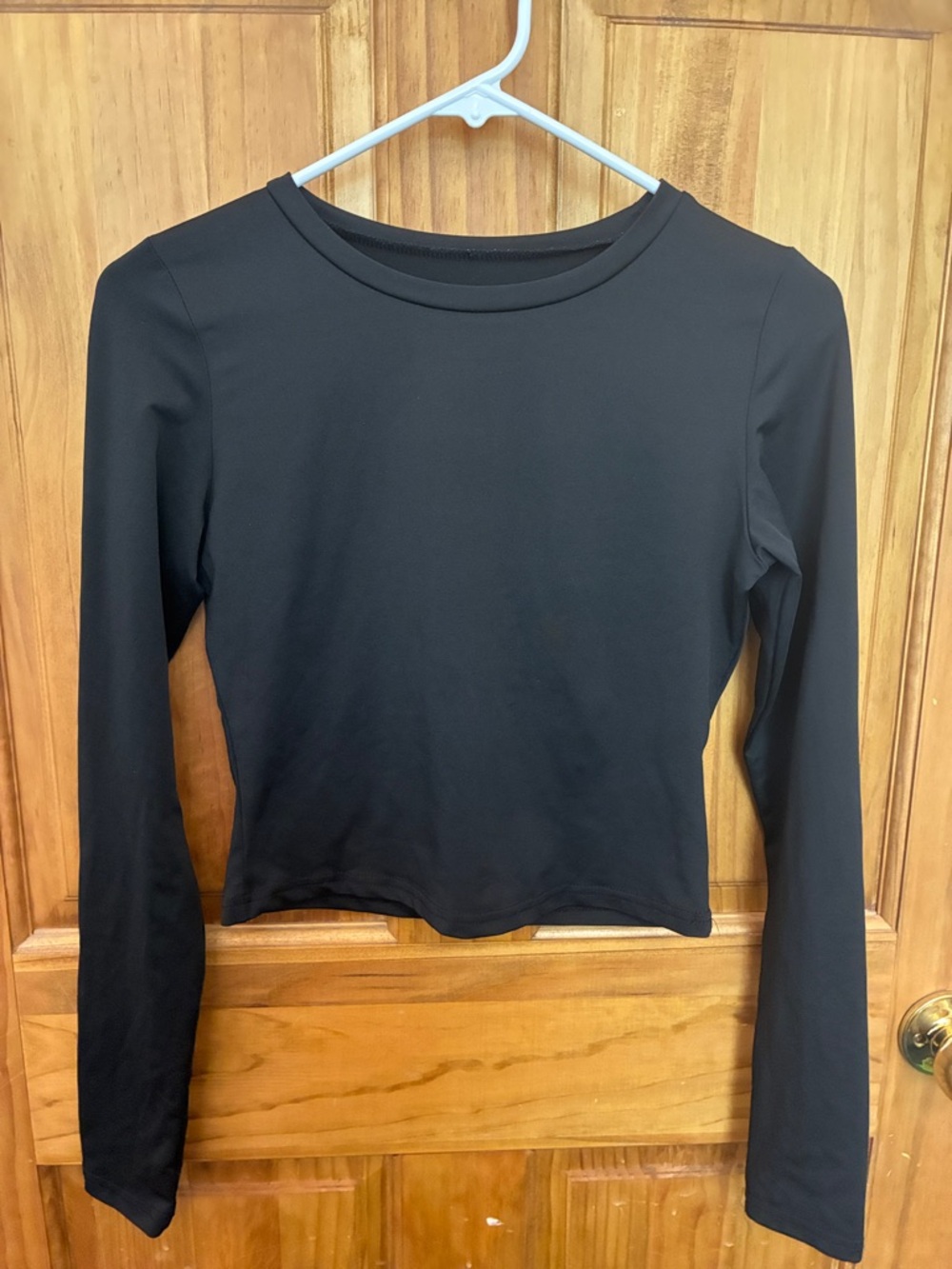 Classic Black Long-Sleeve Women's Crop Top Size Medium - Picture 2 of 8